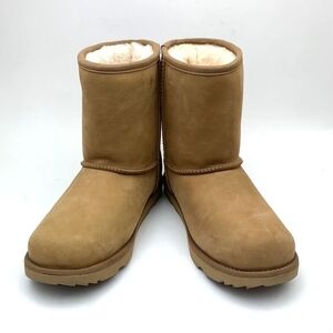 UGG Classic Short II Water Resistant SZ 4